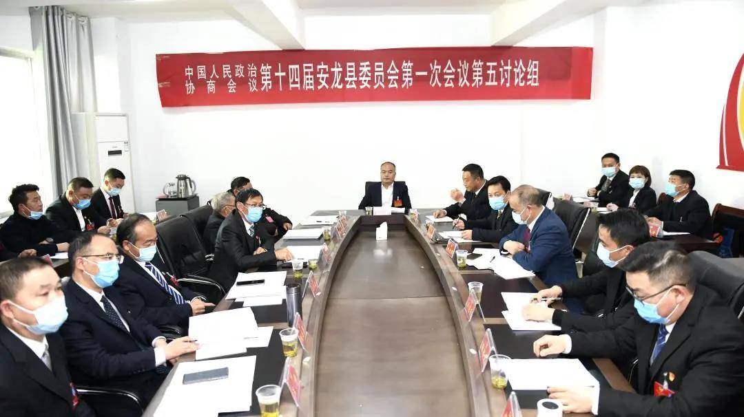 刘华参加县政协十四届一次会议第五讨论组讨论时强调：创新机制 提升队伍 培养人才 推动安龙教育文化高质量发展