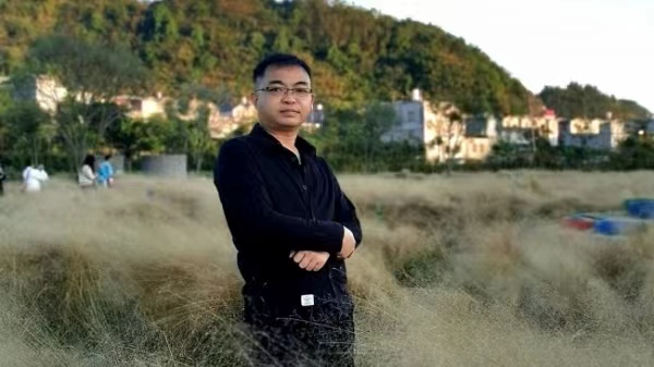 仁行如沐三春雨 善举何求一寸恩