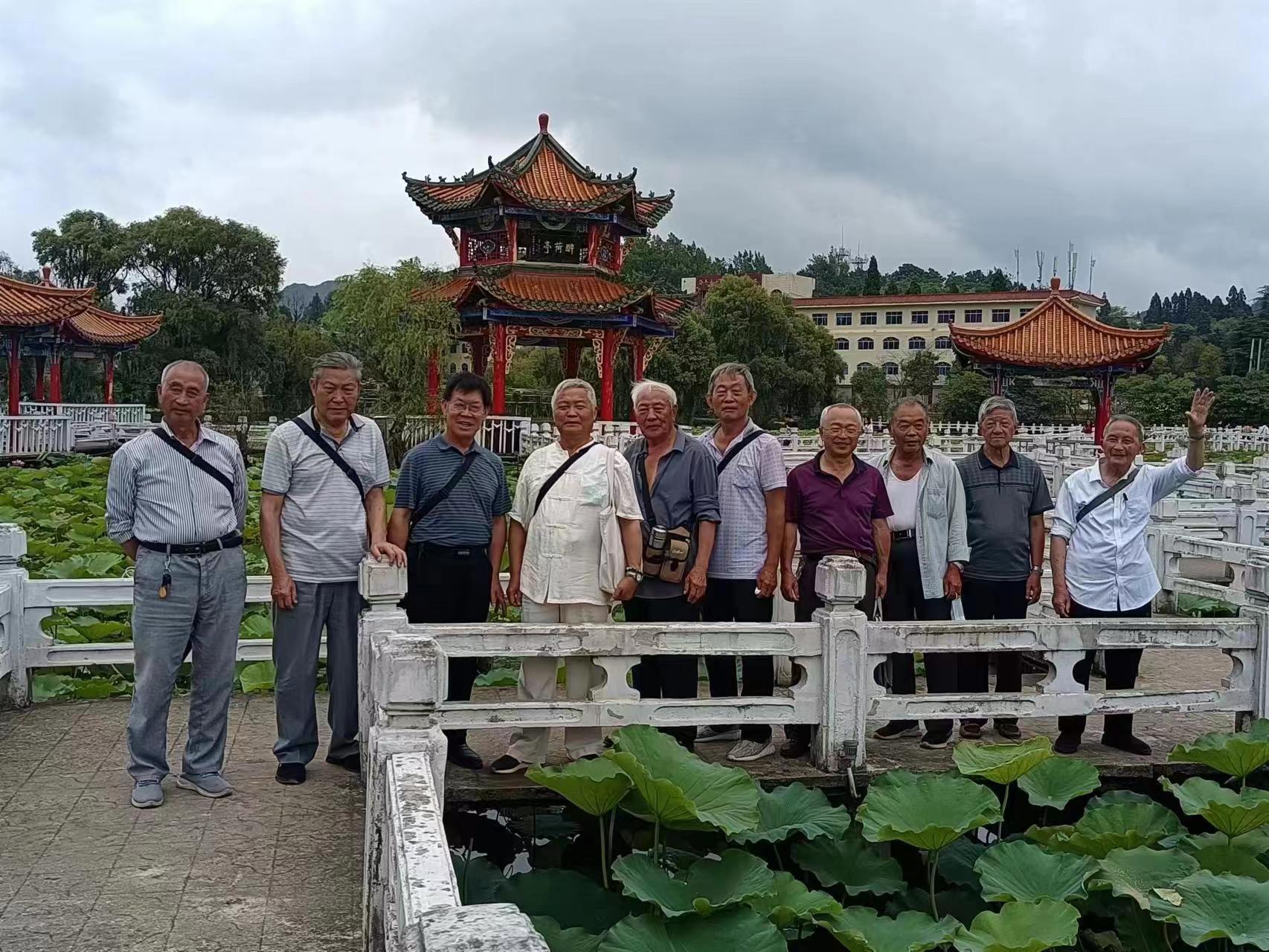 安龙诗联到招堤景区采风