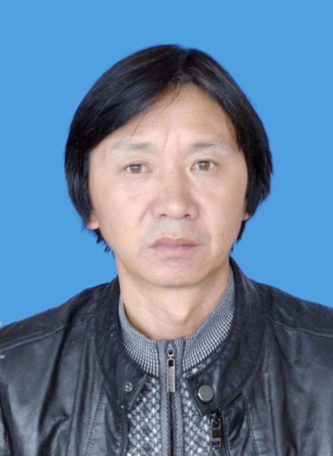 黄坤（兼）县美术家协会主席