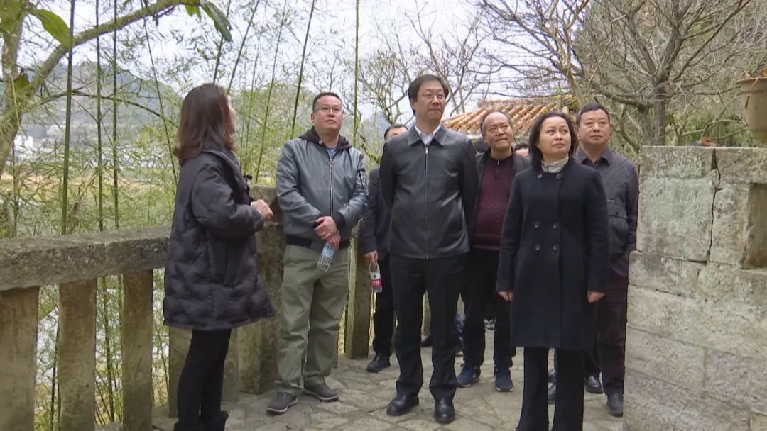 肖江虹：文学的功能是你在描绘天上的乌云后让人看到一抹亮光