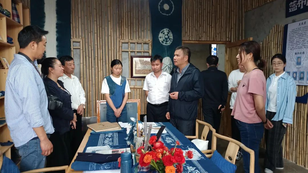 民进中央社会服务部到安龙开展帮扶调研