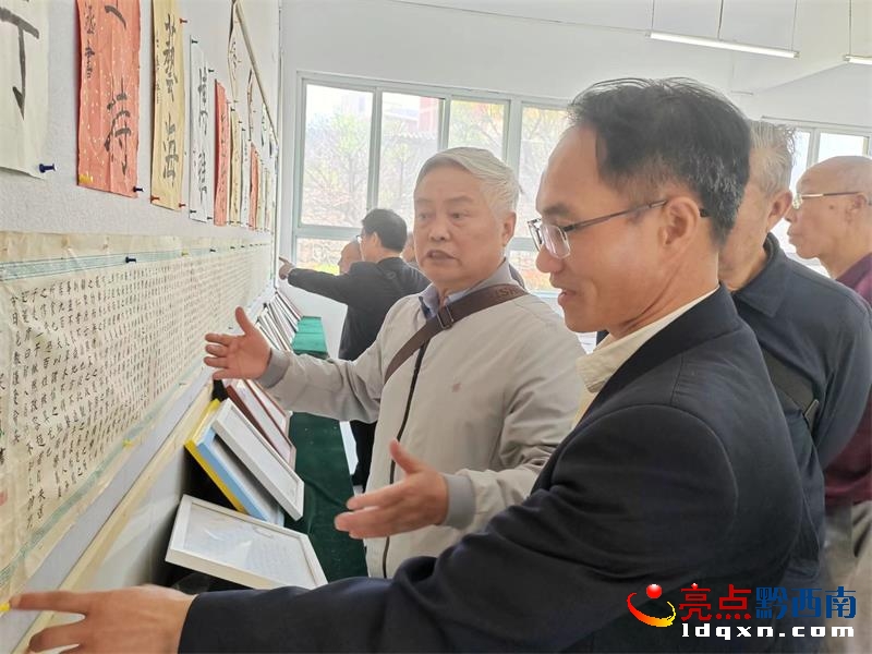 安龙诗联开展诗画进校园活动