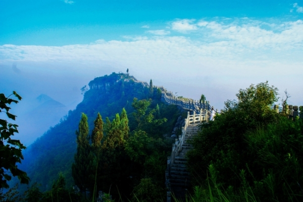 再品“安龙八景”之“天榜连云”