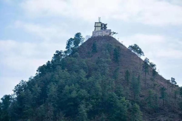 再品“安龙八景”之“桅峰耸翠”