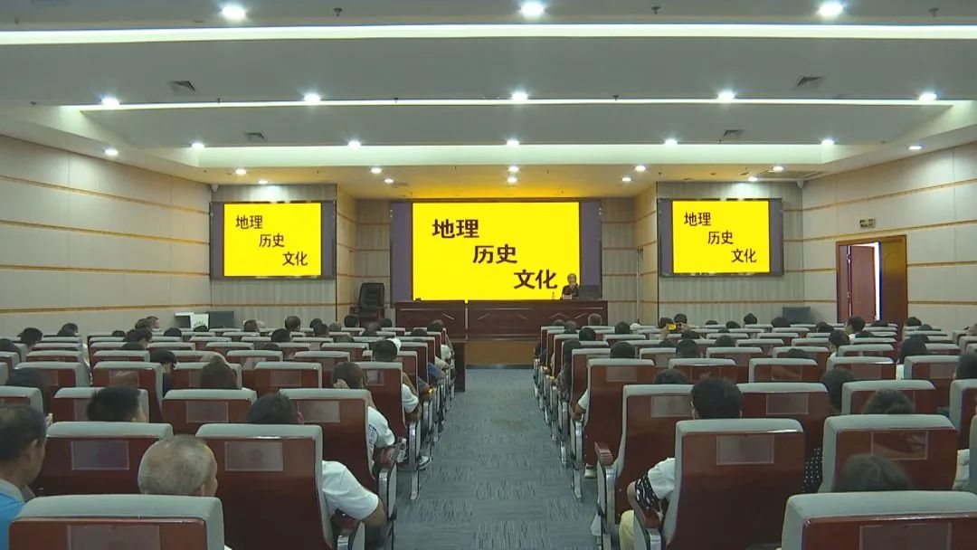 【艺术家走进安龙】知名艺术家走进安龙摄影主题讲座举行