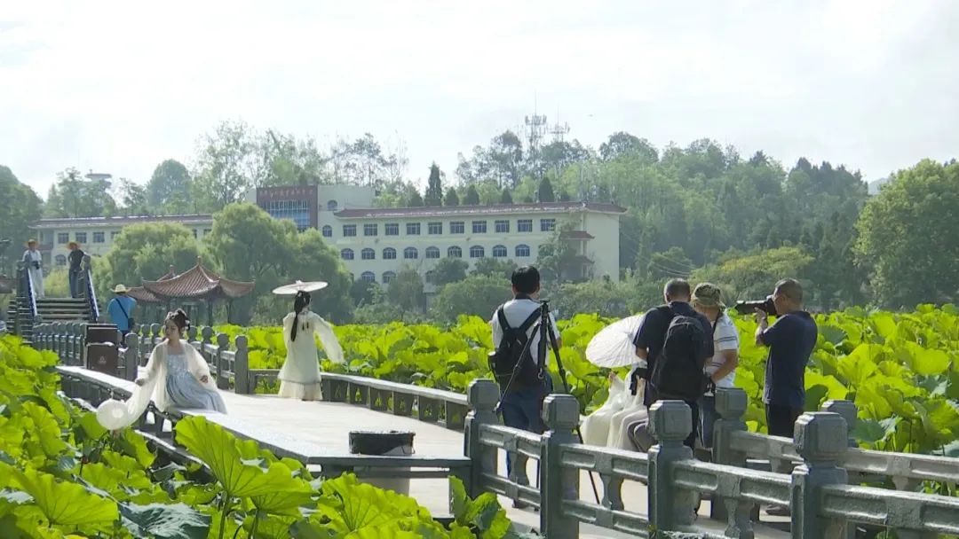 【艺术家走进安龙】省摄影家协会到安龙开展助力乡村振兴创作采风活动