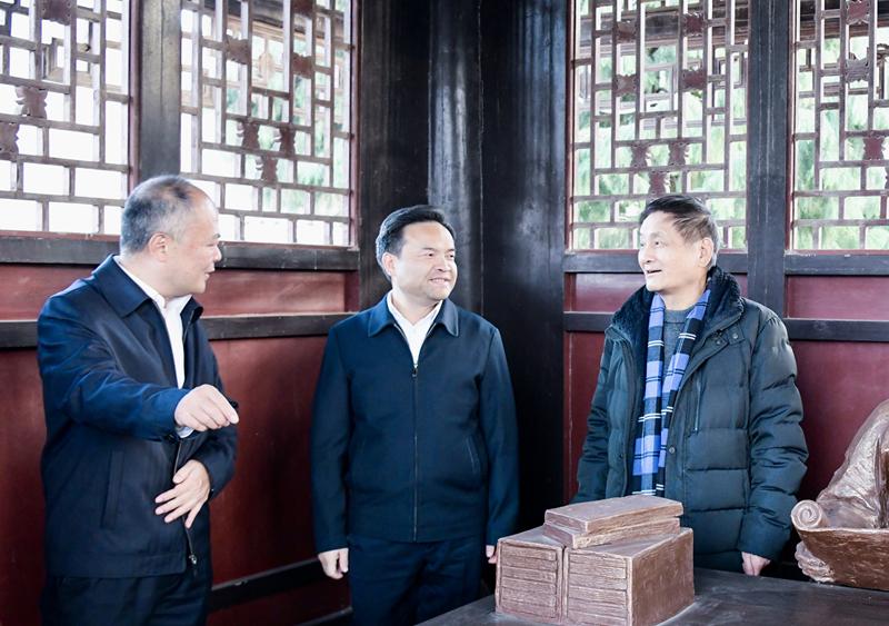 中国作家协会原副主席、著名作家叶辛到黔西南州考察调研