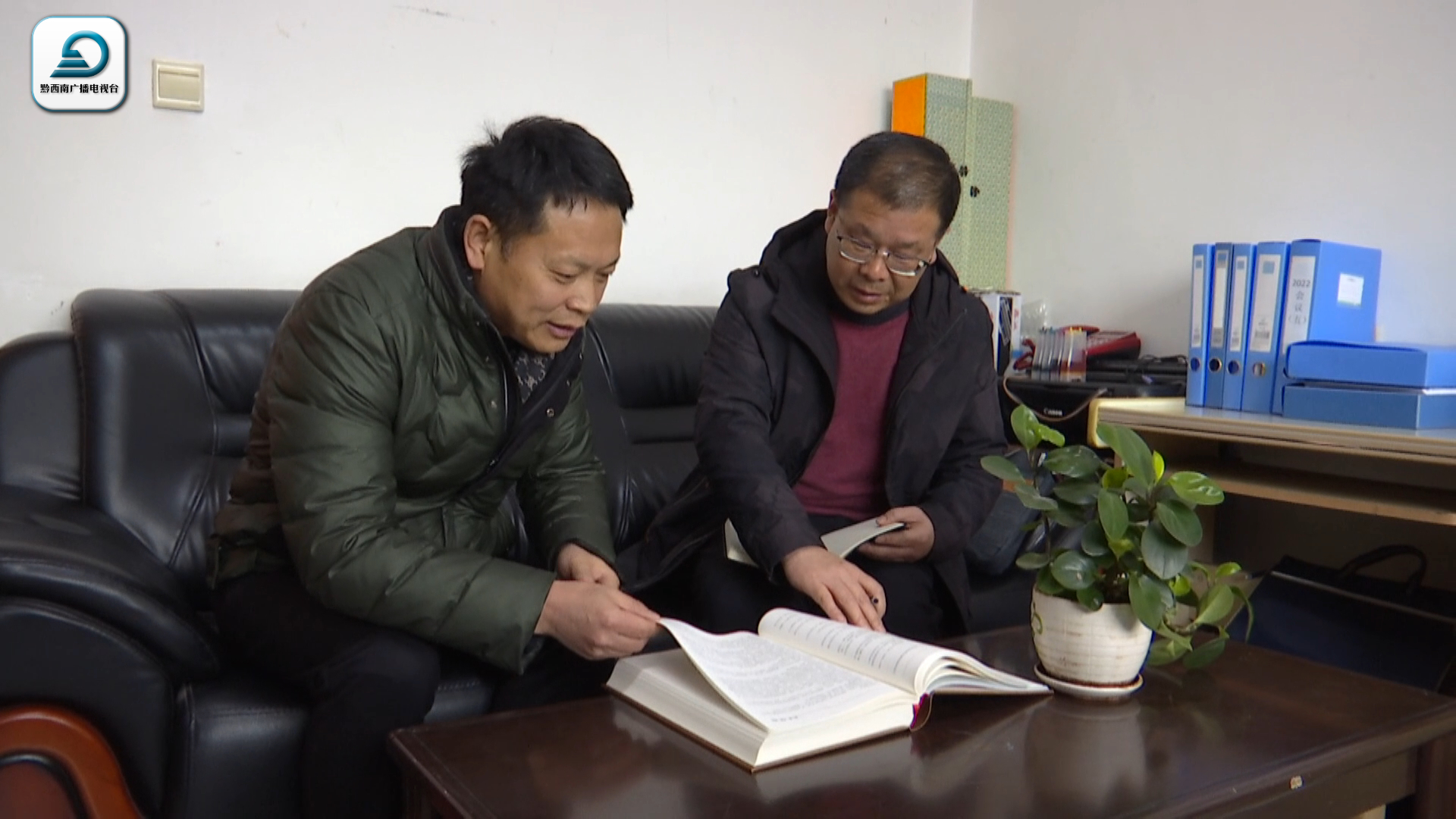 2025黔西南州两会委员风采｜李立靖：深耕文化沃土 传递“加油”好声音